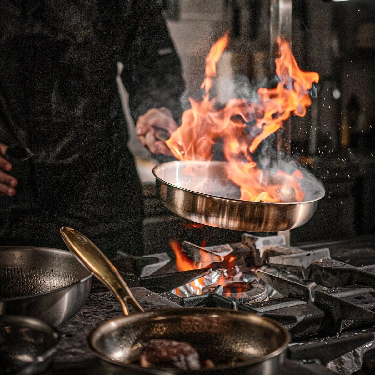 Tossenium Pure Titanium Non-Stick Hammered Cookware Pan